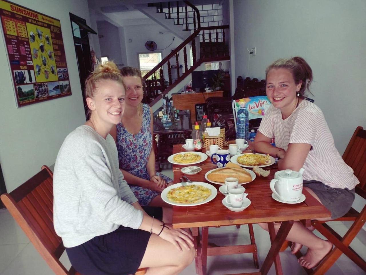 Sunshine Homestay Хойан Экстерьер фото