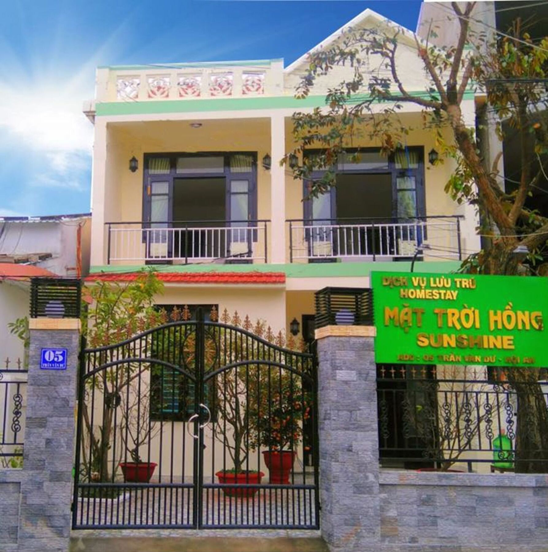 Sunshine Homestay Хойан Экстерьер фото