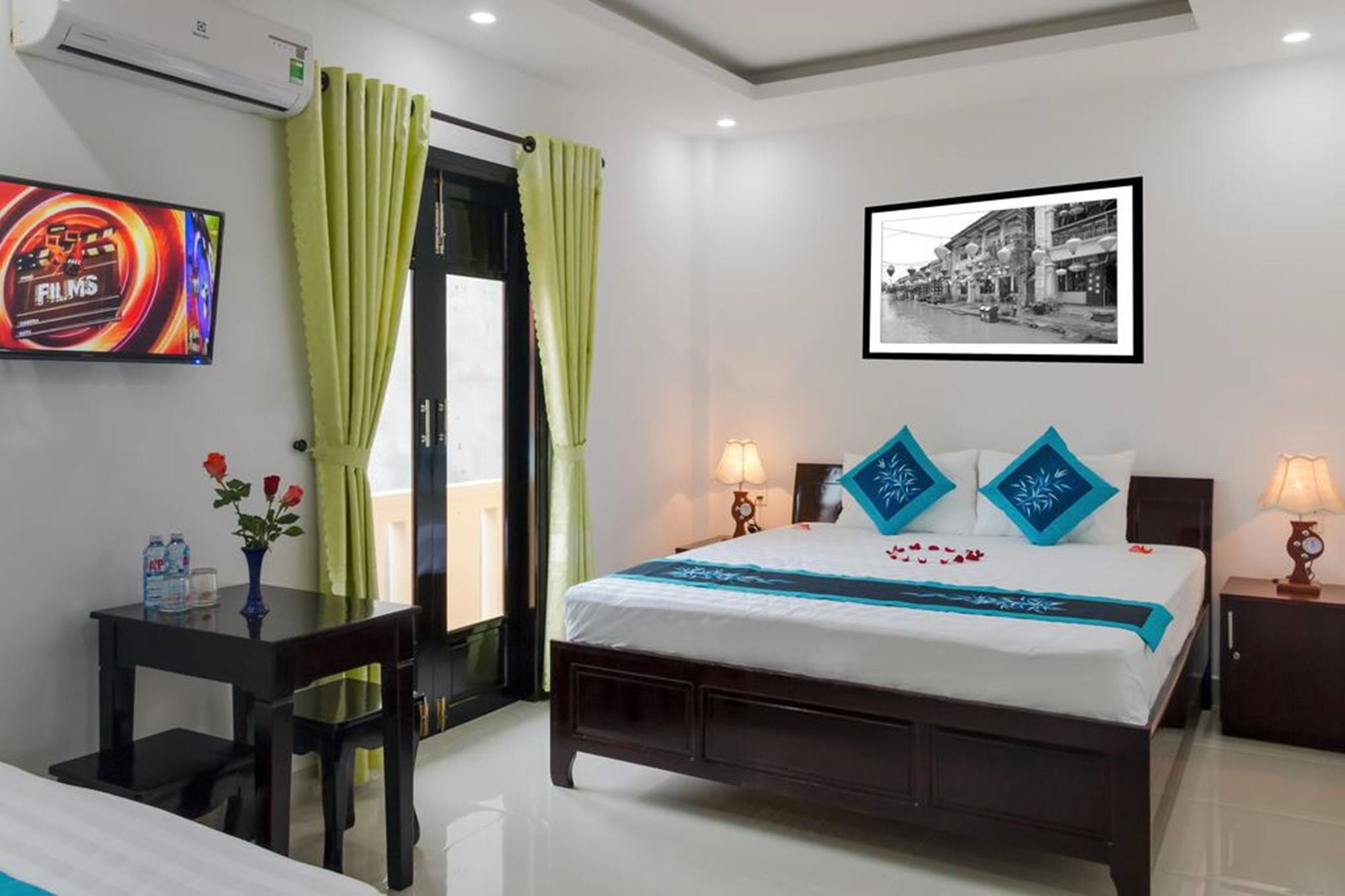 Sunshine Homestay Хойан Экстерьер фото