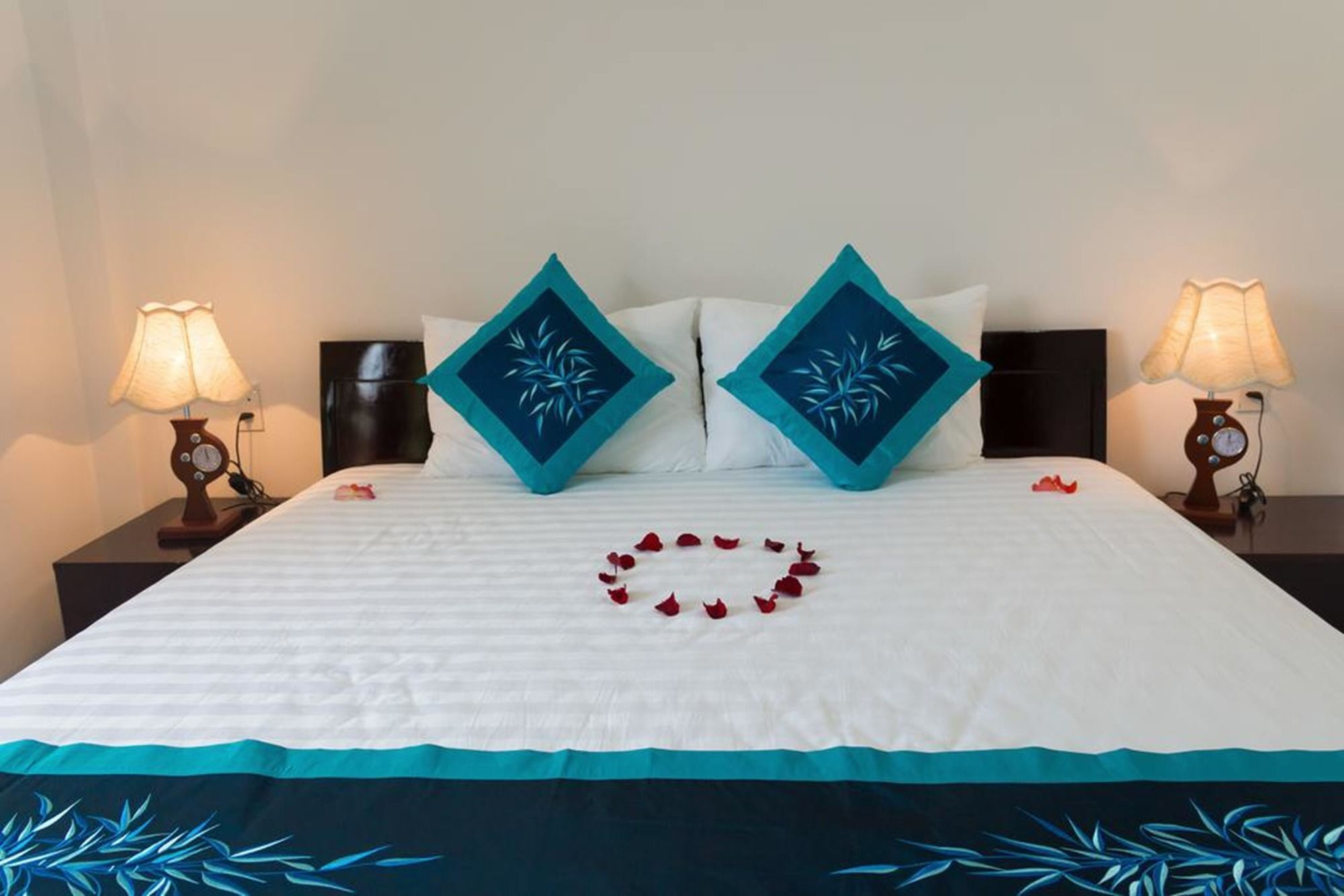 Sunshine Homestay Хойан Экстерьер фото